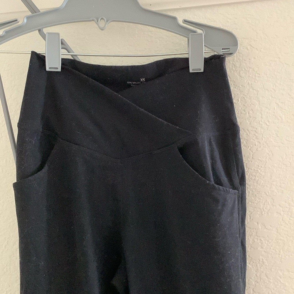 Flared leggings WITH POCKETS, v cut waist (snatched look)